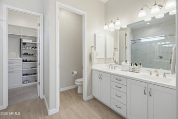 2120 Park View Ln, Phoenix, AZ 85024