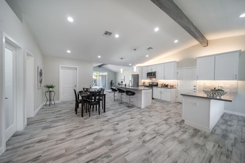 2120 W Cambridge Ave, Phoenix, AZ 85009