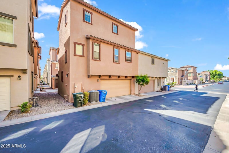2121 77th Dr, Phoenix, AZ 85035