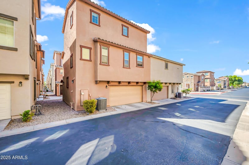 2121 77th Dr, Phoenix, AZ 85035