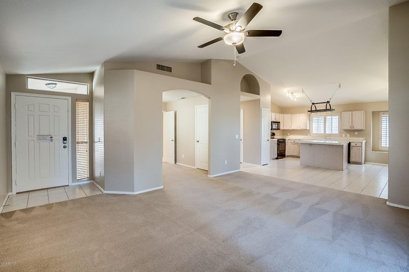 2121 E Rosemonte Dr, Phoenix, AZ 85024
