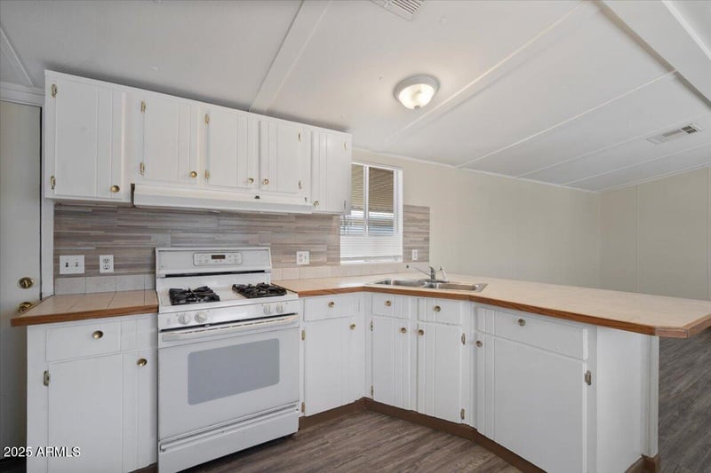 2121 N Center St #19, Mesa, AZ 85201