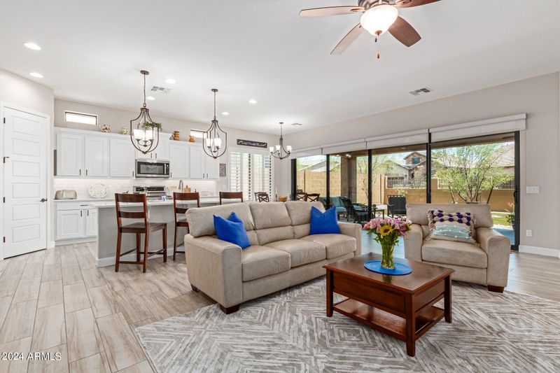 2121 N Red Cliff, Mesa, AZ 85207