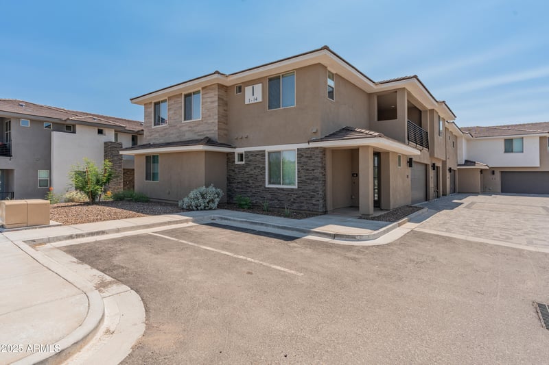 2121 Sonoran Desert Dr #14, Phoenix, AZ 85085