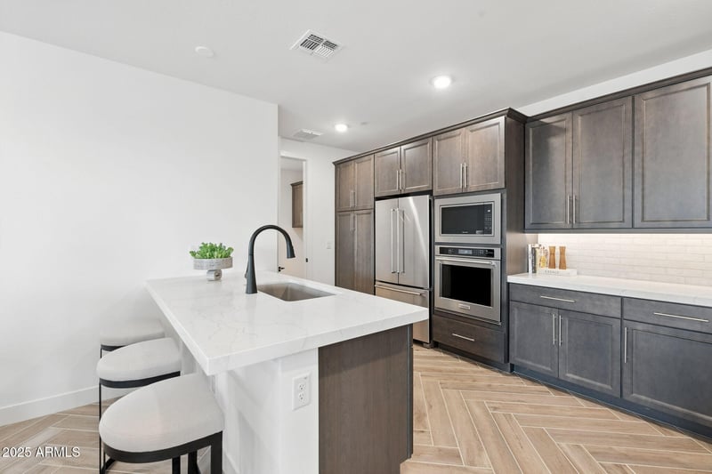 2121 Sonoran Desert Dr #32, Phoenix, AZ 85085
