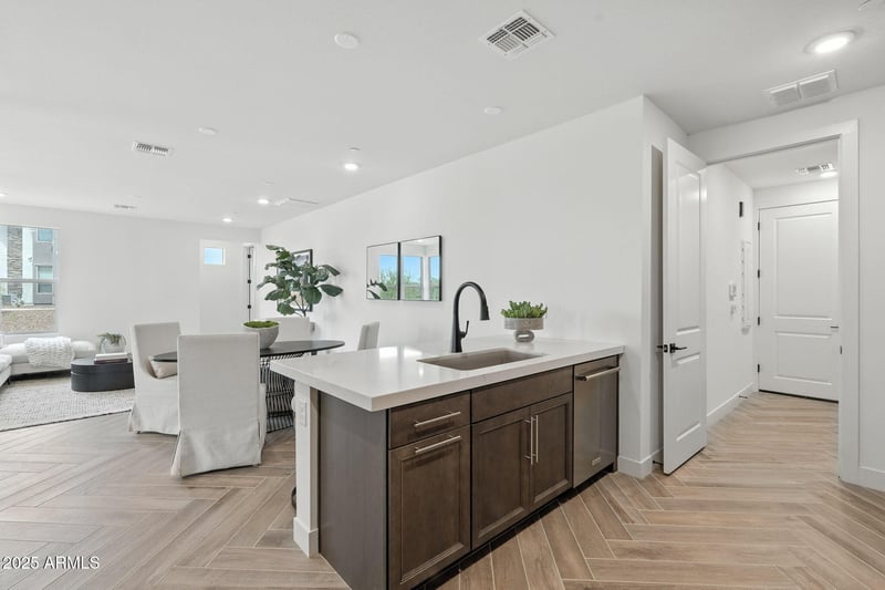 2121 Sonoran Desert Dr #32, Phoenix, AZ 85085