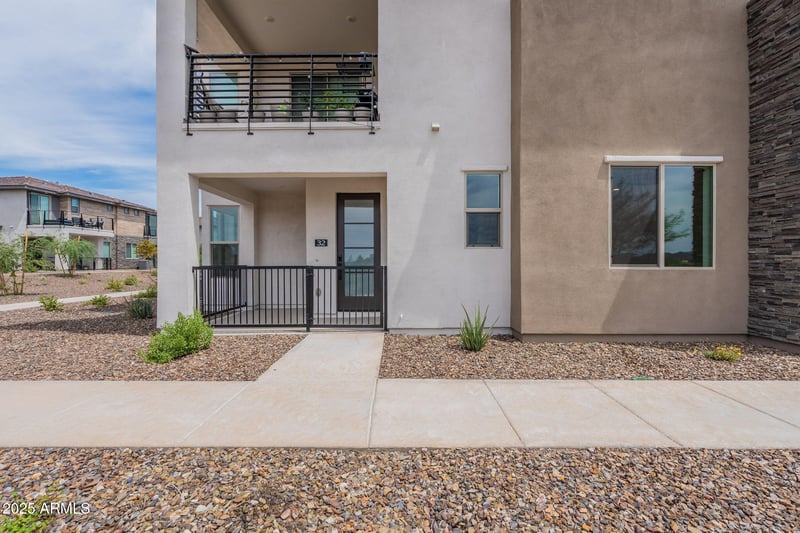 2121 Sonoran Desert Dr #32, Phoenix, AZ 85085