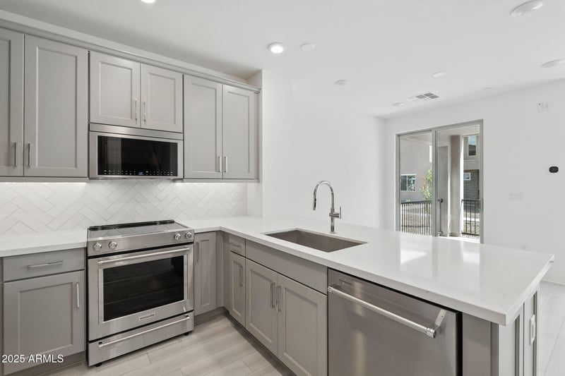2121 Sonoran Desert Dr #58, Phoenix, AZ 85085