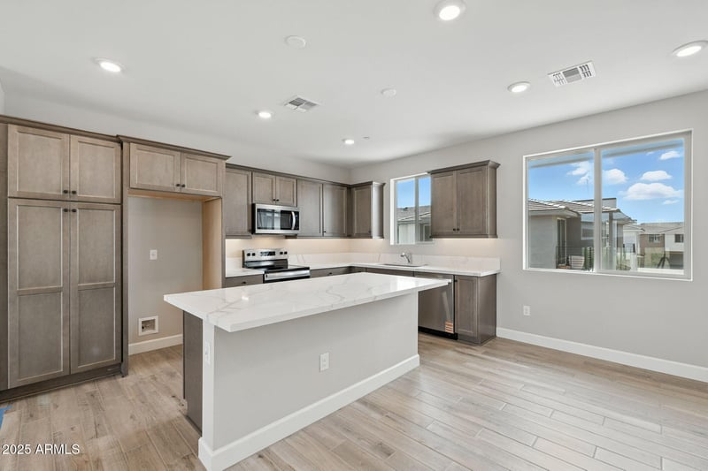 2121 Sonoran Desert Dr #65, Phoenix, AZ 85085