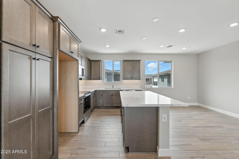 2121 Sonoran Desert Dr #65, Phoenix, AZ 85085
