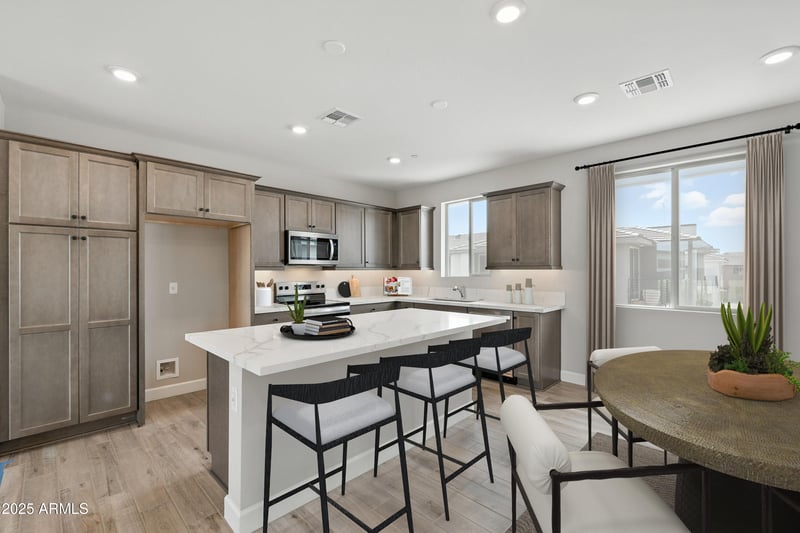 2121 Sonoran Desert Dr #65, Phoenix, AZ 85085