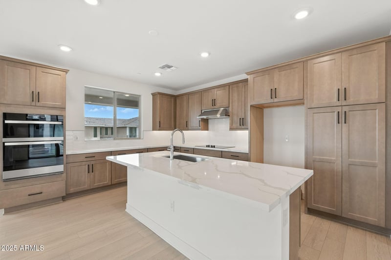 2121 Sonoran Desert Dr #70, Phoenix, AZ 85085
