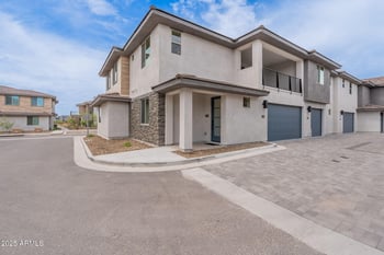 2121 Sonoran Desert Dr #70, Phoenix, AZ 85085