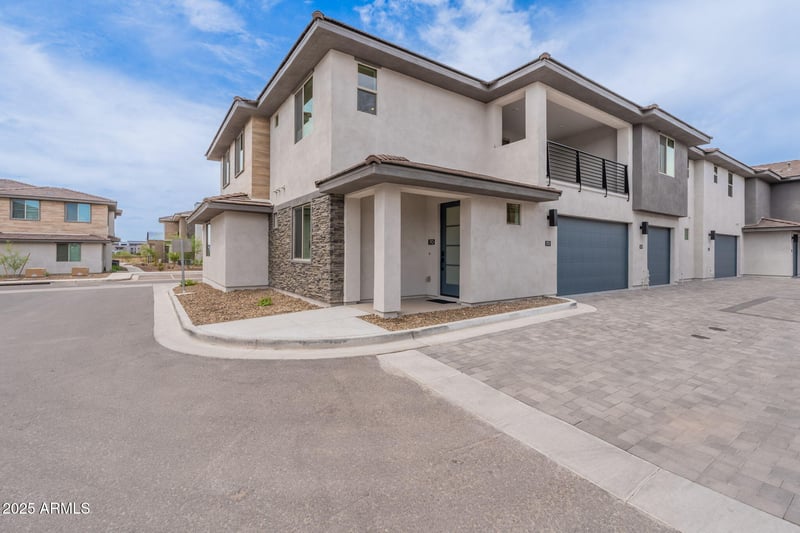 2121 Sonoran Desert Dr #70, Phoenix, AZ 85085