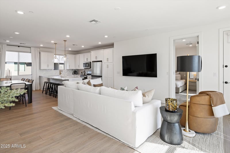 2121 Sonoran Desert Dr #8, Phoenix, AZ 85085