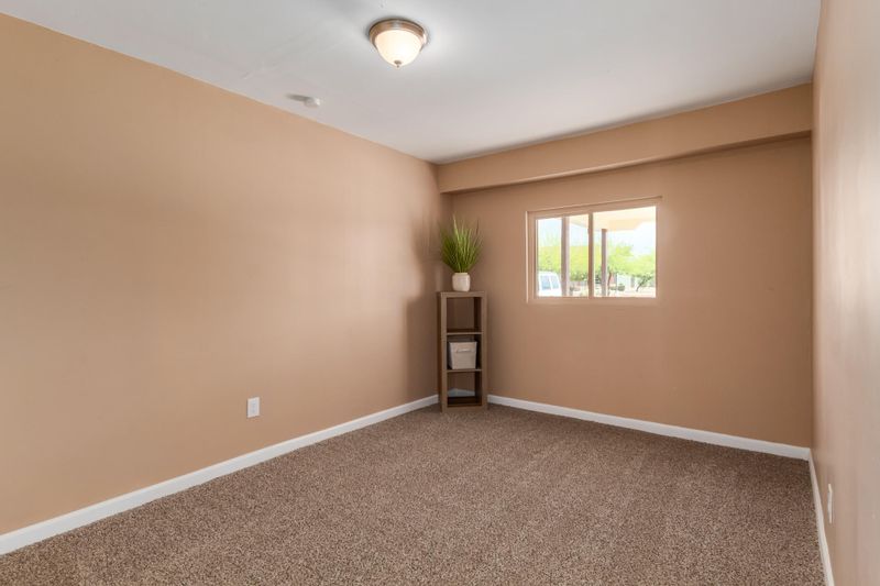 2122 E Carver Dr, Phoenix, AZ 85040