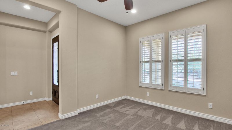 2122 W Red Fox Rd, Phoenix, AZ 85085