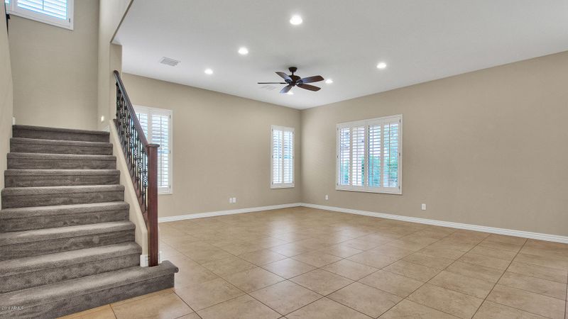 2122 W Red Fox Rd, Phoenix, AZ 85085