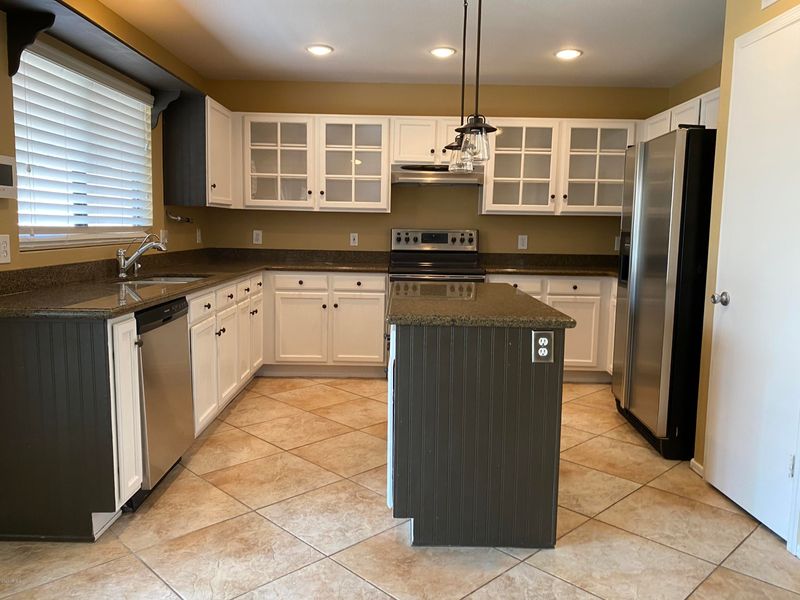 2124 E Daley Ln, Phoenix, AZ 85024