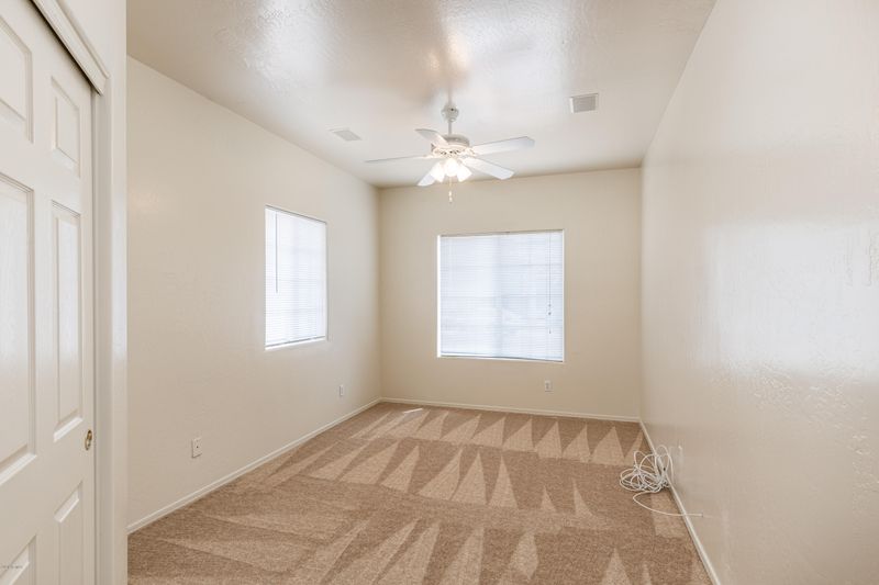 2124 E Helena Dr, Phoenix, AZ 85022