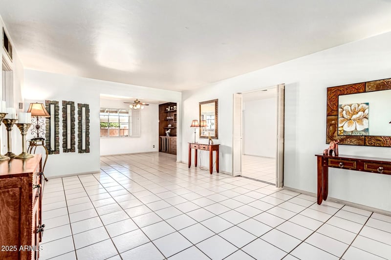 2124 Pinchot Ave, Phoenix, AZ 85015