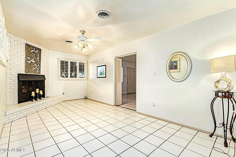 2124 Pinchot Ave, Phoenix, AZ 85015