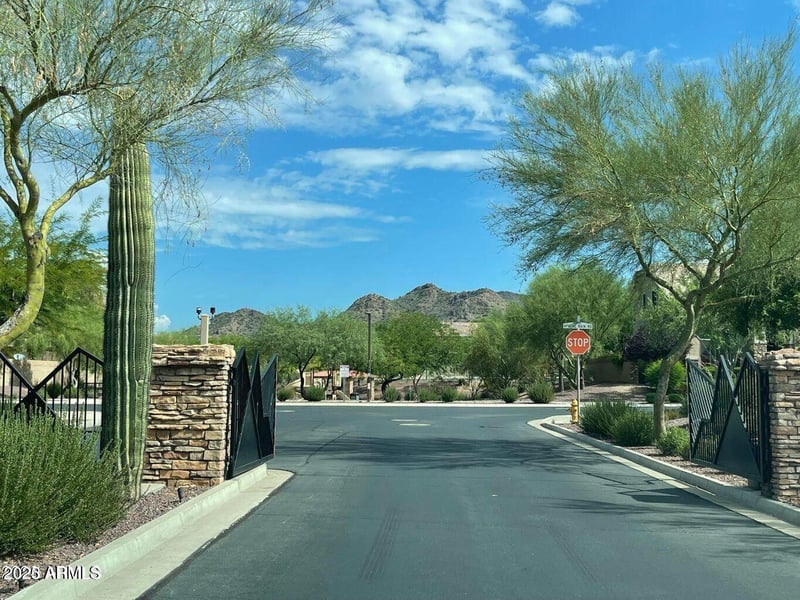 2125 Crimson Ter, Phoenix, AZ 85085