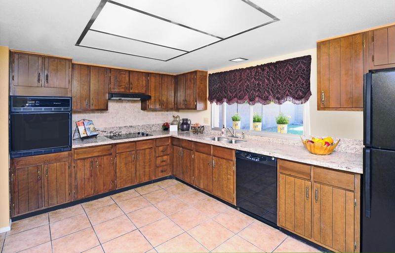2125 W Del Campo Cir, Mesa, AZ 85202