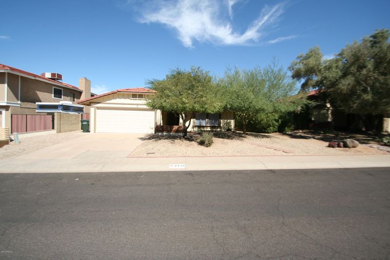 2126 E Winchcomb Dr, Phoenix, AZ 85022