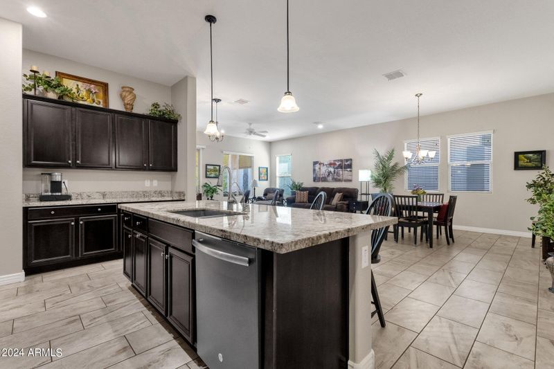 2126 W Red Fox Rd, Phoenix, AZ 85085