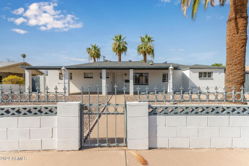 2126 W San Juan Ave, Phoenix, AZ 85015