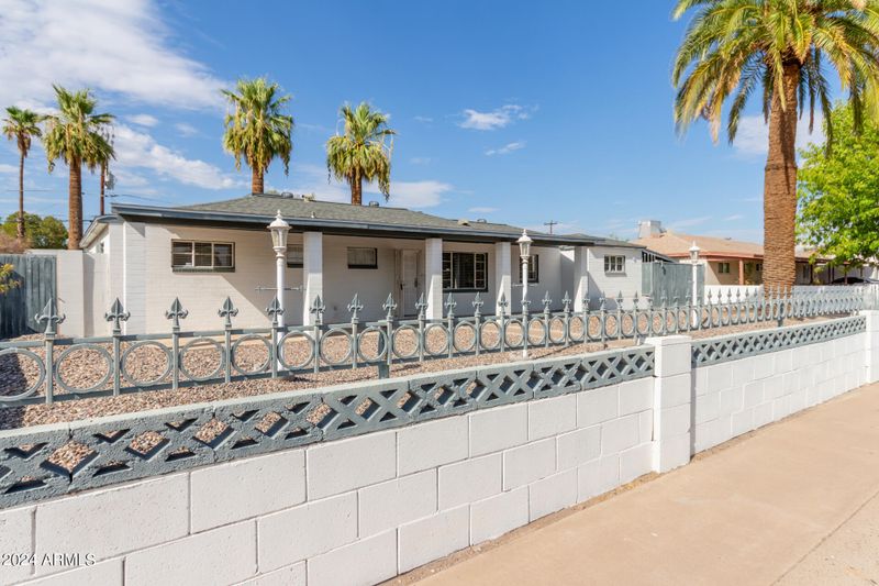 2126 W San Juan Ave, Phoenix, AZ 85015