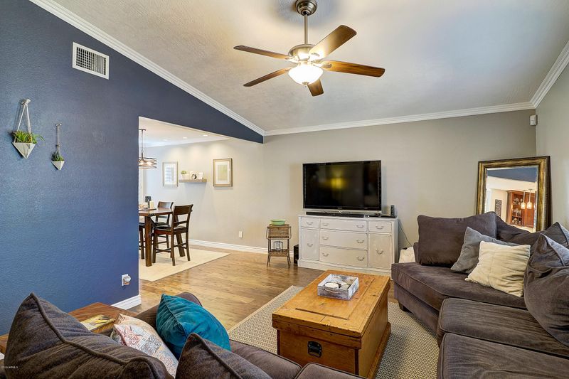 2127 E Winchcomb Dr, Phoenix, AZ 85022