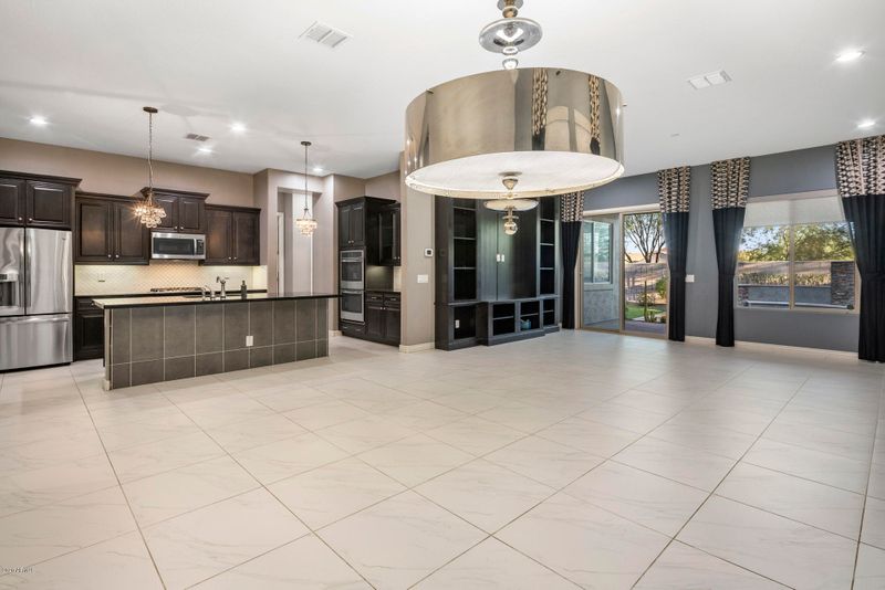 2129 W White Feather Ln, Phoenix, AZ 85085