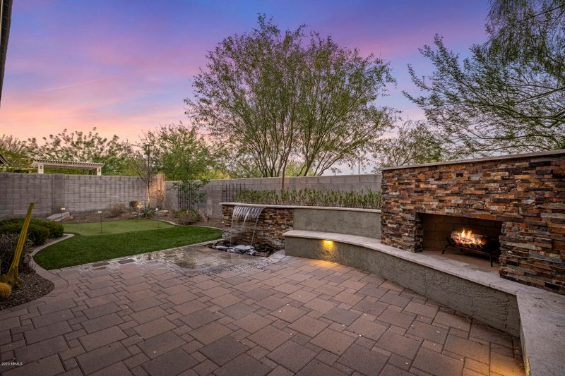 2129 W White Feather Ln, Phoenix, AZ 85085