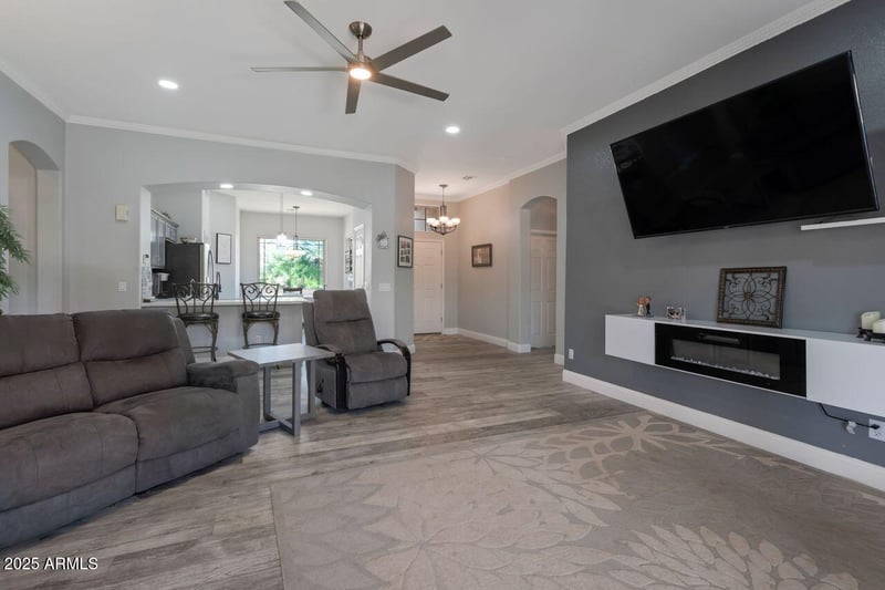 213 Smoke Tree Rd, Gilbert, AZ 85296