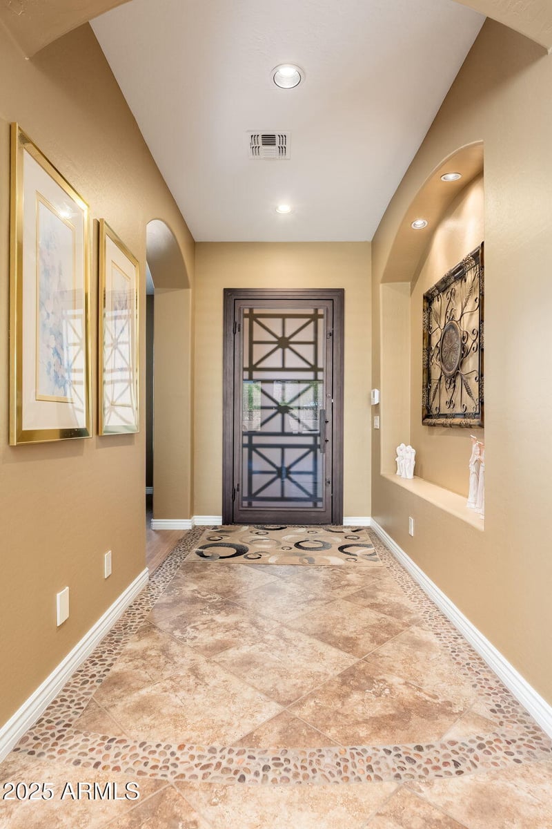 213 Summerside Rd, Phoenix, AZ 85042