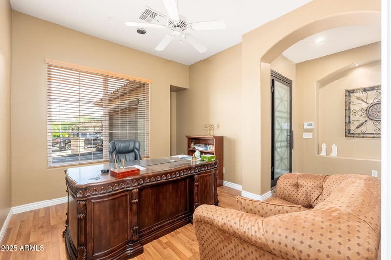 213 Summerside Rd, Phoenix, AZ 85042
