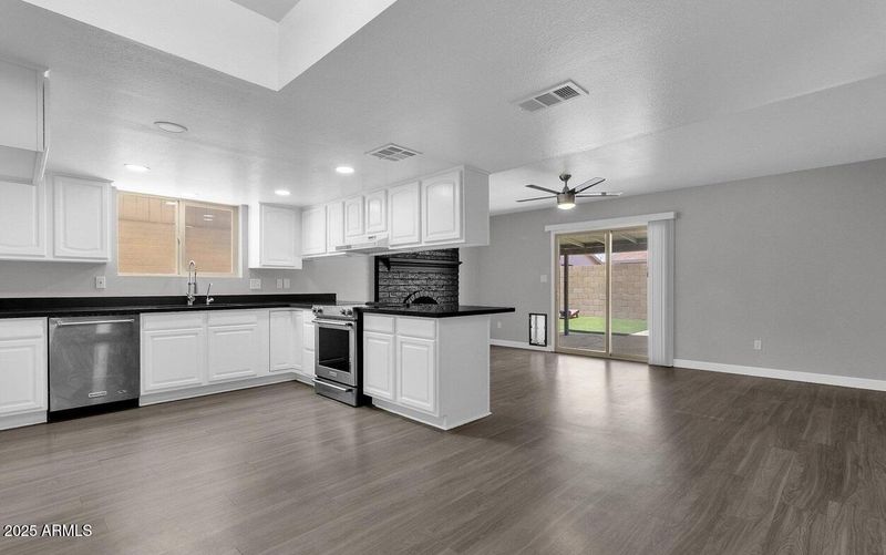 2130 W Devonshire St, Mesa, AZ 85201
