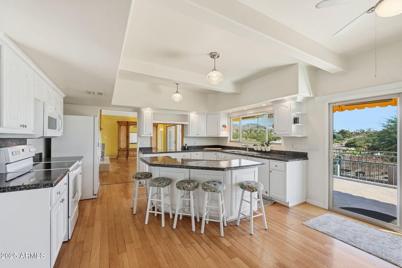 2131 Bethany Home Rd, Phoenix, AZ 85016