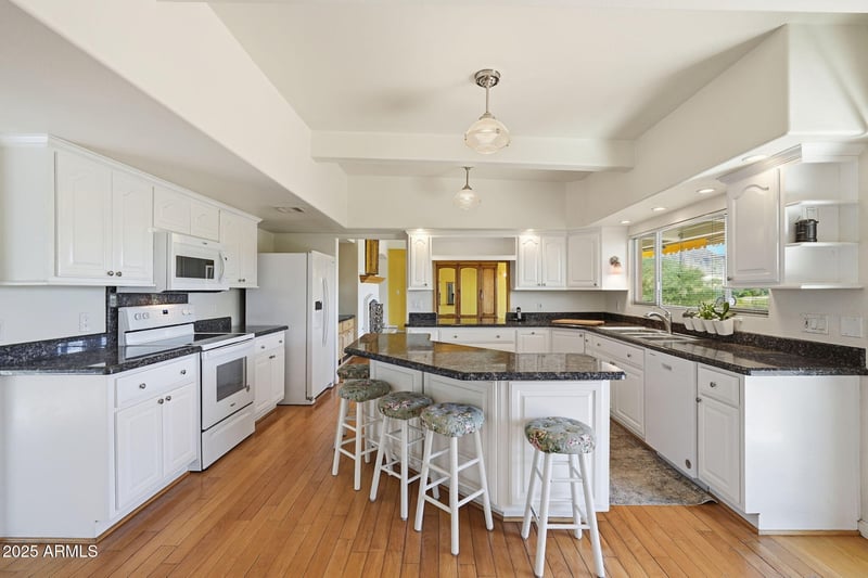 2131 Bethany Home Rd, Phoenix, AZ 85016