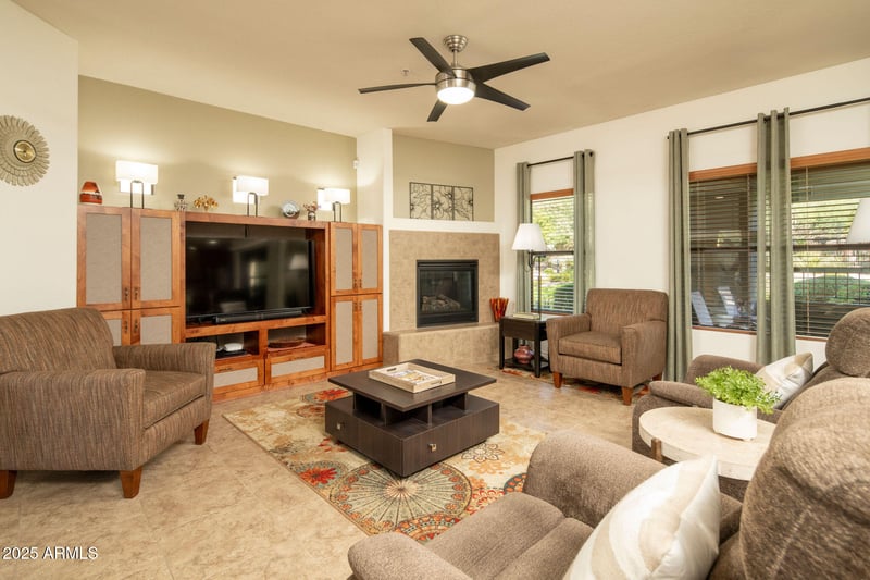 21320 56th St #1113, Phoenix, AZ 85054