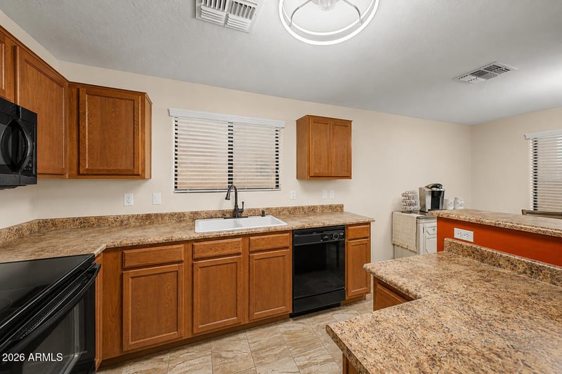 2133 27th Ave, Apache Junction, AZ 85119