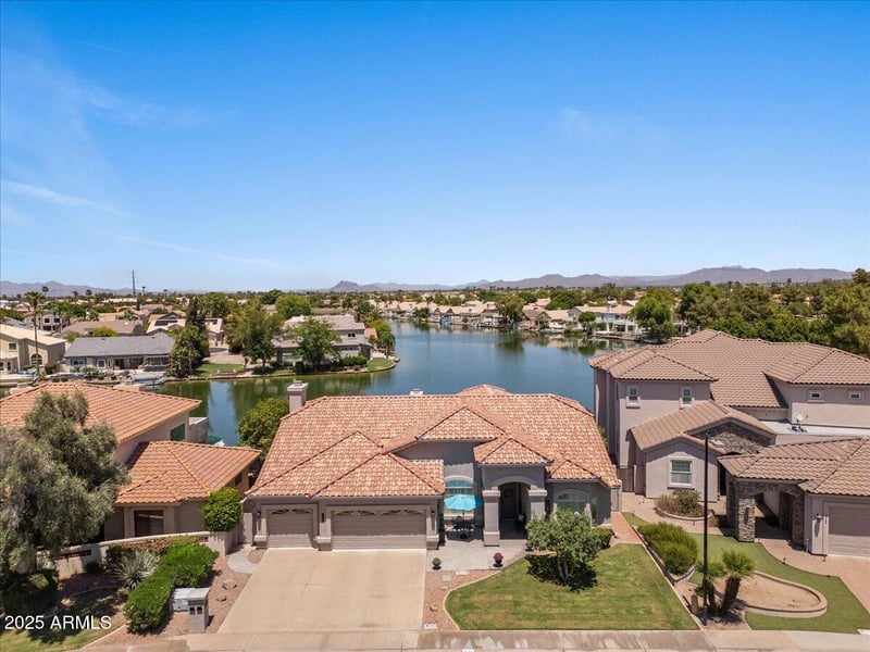 2136 Freeport Ln, Gilbert, AZ 85234