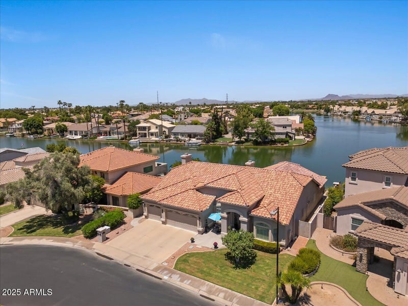 2136 Freeport Ln, Gilbert, AZ 85234
