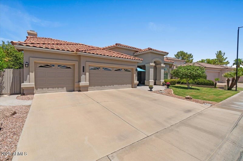 2136 Freeport Ln, Gilbert, AZ 85234