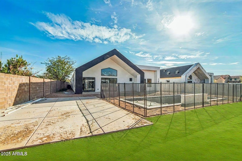 2136 Paradise Ln, Phoenix, AZ 85022