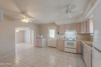 2139 Betty Elyse Ln, Phoenix, AZ 85022