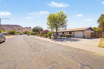 2141 Laurel Ln, Phoenix, AZ 85029