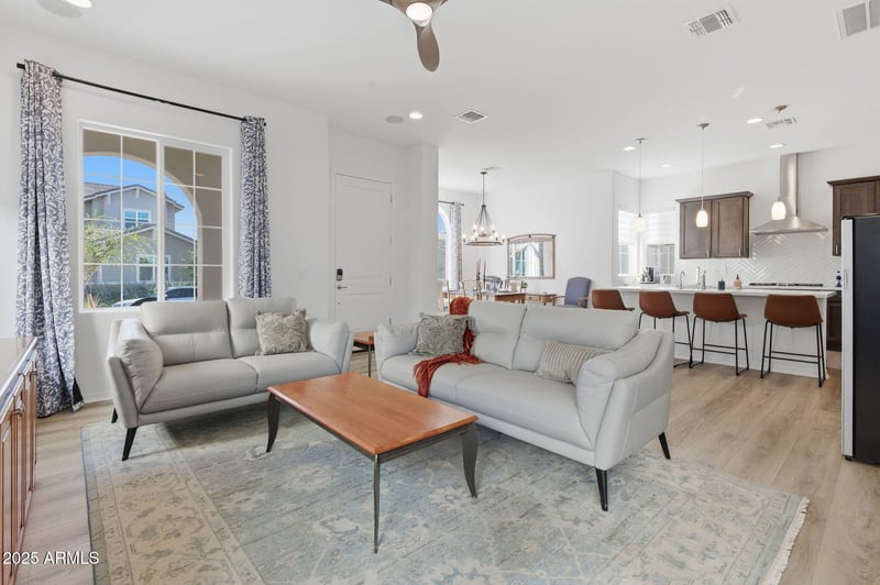 2142 Hide Trl, Phoenix, AZ 85085